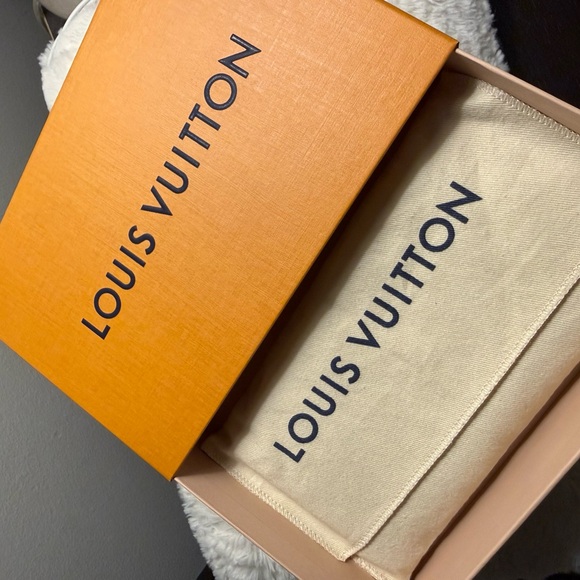 Louis Vuitton Clémence Wallet - Picture 8 of 10